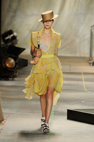 Illustration for article titled Glam, Glam, Glam At Isaac Mizrahi